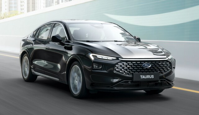 Ford Taurus Premium Chauffeur in Jeddah